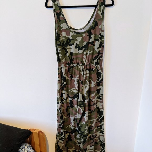 Green and Black Tactical Jumpsuit with Camouflage Pattern - Picture 3 of 4